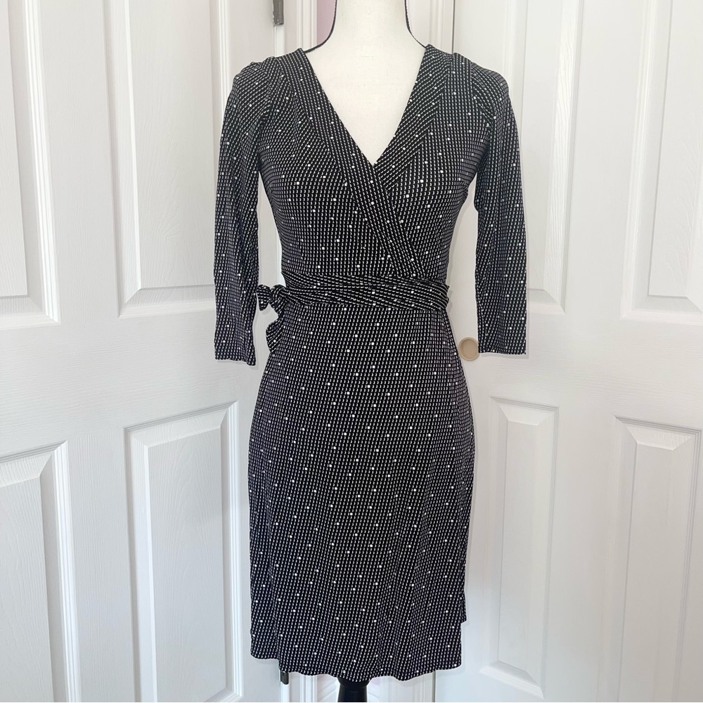 Ann Taylor Petite black and white vneck, 3/4 sleeve, wrap dress w/belt, sz 00P